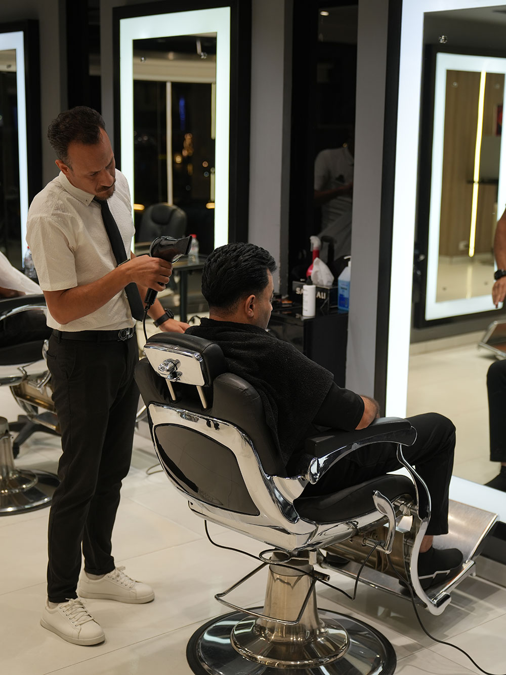 Precision men's haircut